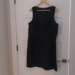 Tailored sleeveless Gap dress with pockets.